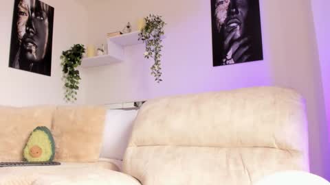 Snapshot of _alissonrose chatting on 01-24-25, 04:06 Karo online show from 01-24-25, 04:06