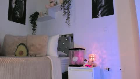 Snapshot of _alissonrose chatting on 09-17-25, 12:01 Karo online show from 09-17-25, 12:01