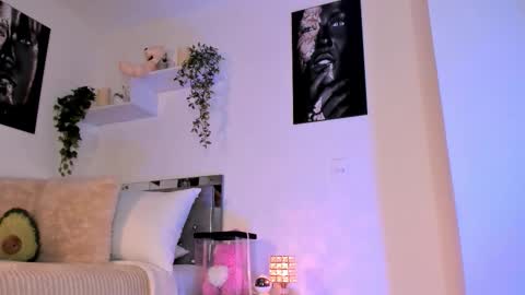 Snapshot of _alissonrose chatting on 10-31-25, 11:39 Karo online show from 10-31-25, 11:39