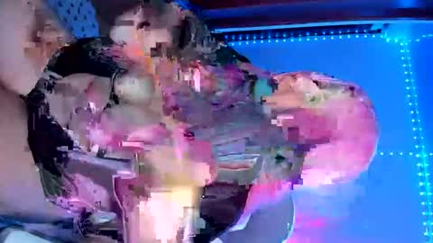 Snapshot of _alukah__ chatting on 10-19-25, 01:28 Alisa online show from 10-19-25, 01:28