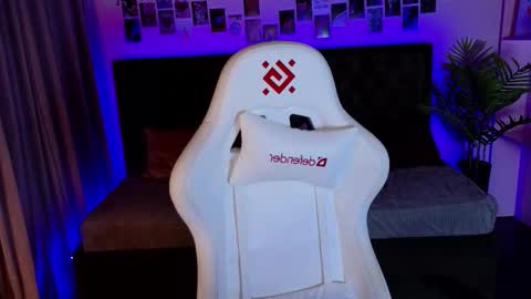 Amelia online show from 11-27-25, 02:35