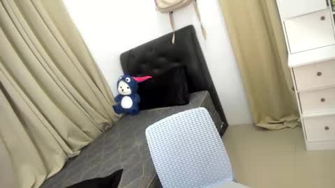 Snapshot of _angela69_ chatting on 11-07-25, 07:14 angela online show from 11-07-25, 07:14