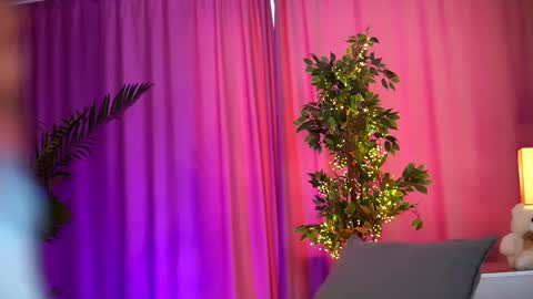 Arielle online show from 02-16-25, 12:54