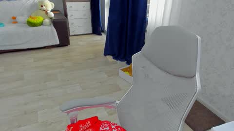 Snapshot of _arina_cox__ chatting on 10-16-25, 11:00 Arina online show from 10-16-25, 11:00