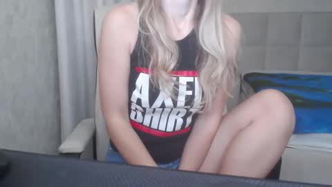 Snapshot of _ashley_blond_ chatting on 10-05-25, 02:21 Ashlee Bond online show from 10-05-25, 02:21