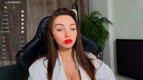 Snapshot of _asteria chatting on 11-20-25, 07:46 Emilia online show from 11-20-25, 07:46