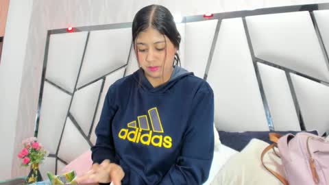 Aura online show from 10-21-25, 03:07