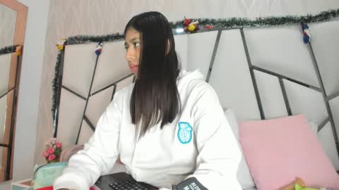 Aura online show from 12-21-25, 03:24