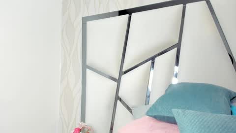 Aura online show from 02-21-26, 03:18