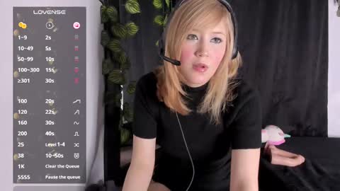 Snapshot of _avril_moore_ chatting on 02-25-25, 03:42 _avril_moore_ online show from 02-25-25, 03:42