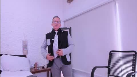 _axelking_ online show from 12-22-25, 11:40