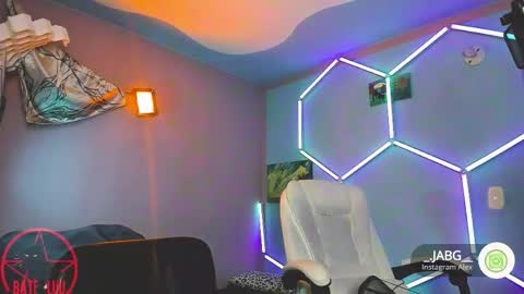 Lunita  online show from 10-18-25, 04:26