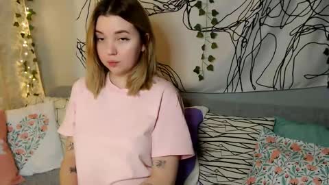 Elizabeth online show from 10-16-25, 01:23