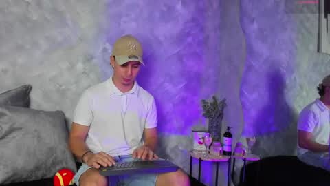 Snapshot of _bruno_bs chatting on 09-23-25, 02:03 BRUNO online show from 09-23-25, 02:03