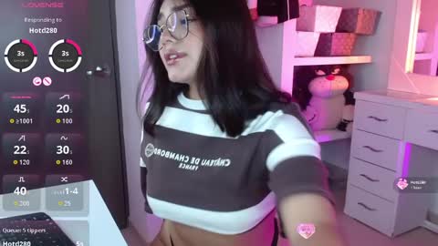 Snapshot of _camilaaaa__ chatting on 09-24-25, 02:20 online show from 09-24-25, 02:20