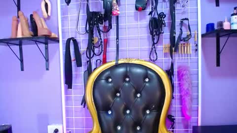 Snapshot of _candy_bdsm_ chatting on 10-10-25, 02:10 Bella online show from 10-10-25, 02:10