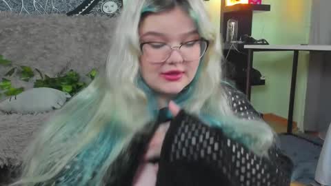 _candym1lky_ online show from 11-09-25, 07:17