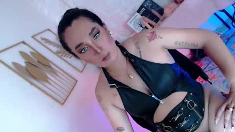 Caroline online show from 12-23-25, 07:39