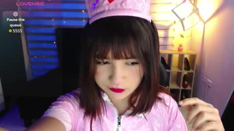 _charlotte_collins_ online show from 10-31-25, 01:45