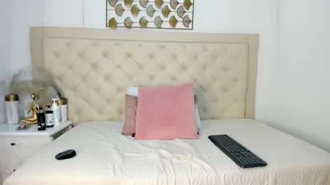 Snapshot of _chloe_adams chatting on 02-19-25, 12:00 Chloe online show from 02-19-25, 12:00