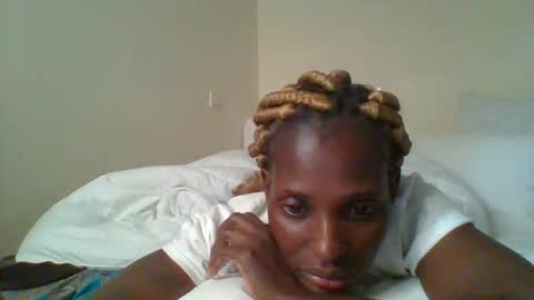 Snapshot of _clara01 chatting on 02-19-25, 09:39 clara online show from 02-19-25, 09:39