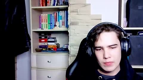 _crise_next_door_ online show from 10-08-25, 02:14