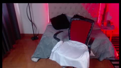 Snapshot of _crystal12 chatting on 10-30-25, 07:14 Cristal online show from 10-30-25, 07:14