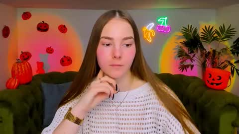 Snapshot of _cuddle_bug_ chatting on 11-05-25, 01:44 Erika online show from 11-05-25, 01:44