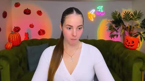 Snapshot of _cuddle_bug_ chatting on 11-07-25, 01:55 Erika online show from 11-07-25, 01:55