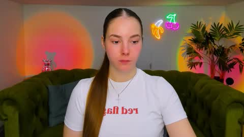 Snapshot of _cuddle_bug_ chatting on 11-14-25, 01:32 Erika online show from 11-14-25, 01:32