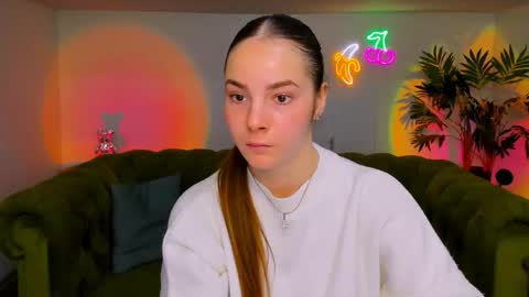 Snapshot of _cuddle_bug_ chatting on 11-15-25, 06:11 Erika online show from 11-15-25, 06:11