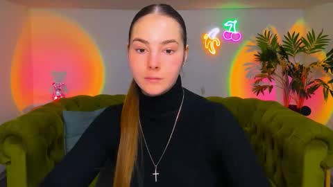 Snapshot of _cuddle_bug_ chatting on 11-29-25, 09:01 Erika online show from 11-29-25, 09:01