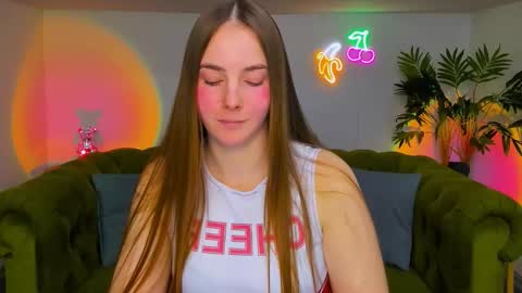 Snapshot of _cuddle_bug_ chatting on 11-30-25, 07:40 Erika online show from 11-30-25, 07:40