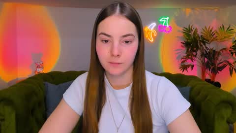 Snapshot of _cuddle_bug_ chatting on 12-14-25, 09:14 Erika online show from 12-14-25, 09:14