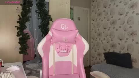 Snapshot of _cute_ice chatting on 12-23-25, 08:01 _cute_ice online show from 12-23-25, 08:01