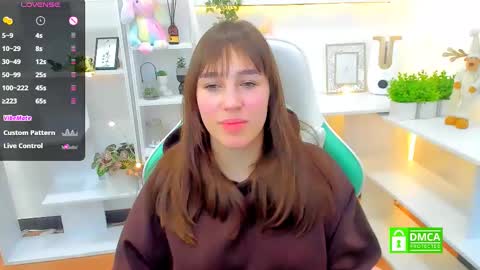 Snapshot of _eliizabeth__ chatting on 02-10-25, 11:02 Lizzy online show from 02-10-25, 11:02