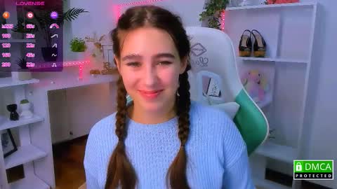 Lizzy  online show from 11-21-25, 10:30