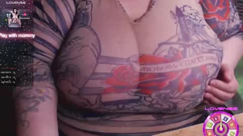 Snapshot of _ellybelly_ chatting on 09-17-25, 10:06 LIsa online show from 09-17-25, 10:06