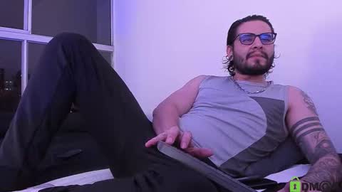 Snapshot of _elon_coxx_ chatting on 10-31-25, 01:28 - online show from 10-31-25, 01:28