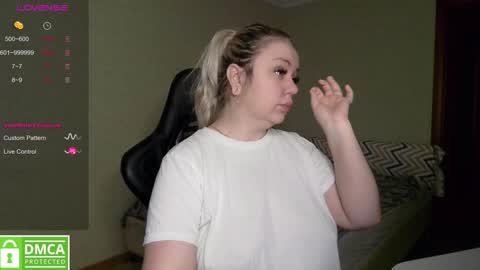 chloue and Gretta online show from 01-20-25, 03:37