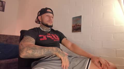 Snapshot of _emilio_escobar chatting on 10-07-25, 09:28 Emilio online show from 10-07-25, 09:28