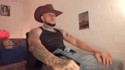 Snapshot of _emilio_escobar chatting on 10-12-25, 10:36 Emilio online show from 10-12-25, 10:36