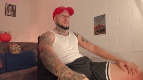 Snapshot of _emilio_escobar chatting on 10-14-25, 09:21 Emilio online show from 10-14-25, 09:21