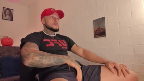 Snapshot of _emilio_escobar chatting on 10-16-25, 09:43 Emilio online show from 10-16-25, 09:43