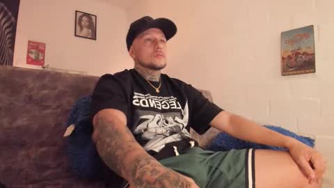 Snapshot of _emilio_escobar chatting on 11-08-25, 09:42 Emilio online show from 11-08-25, 09:42