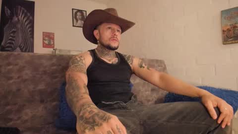 Snapshot of _emilio_escobar chatting on 11-21-25, 09:19 Emilio online show from 11-21-25, 09:19