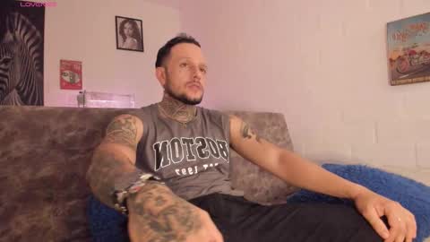 Snapshot of _emilio_escobar chatting on 11-23-25, 03:39 Emilio online show from 11-23-25, 03:39