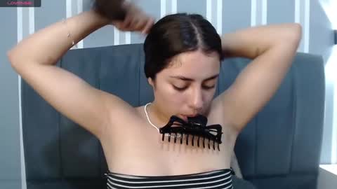 Snapshot of _emma_diamond_ chatting on 01-10-25, 07:11 Emma online show from 01-10-25, 07:11