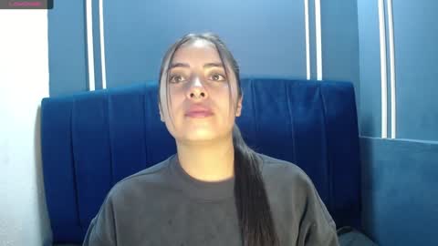 Snapshot of _emma_diamond_ chatting on 02-08-25, 01:22 Emma online show from 02-08-25, 01:22