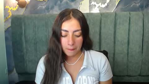 Snapshot of _emma_diamond_ chatting on 10-23-25, 03:11 Emma online show from 10-23-25, 03:11